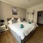 2 Chic Chamber *